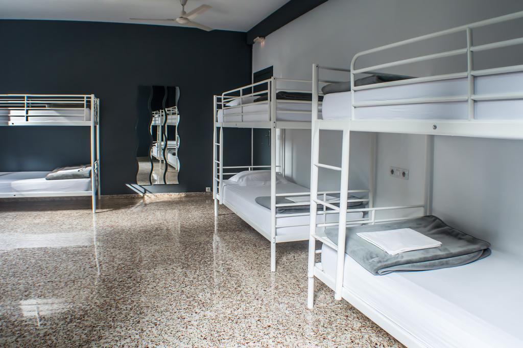 Quart Youth Hostel & Apartments Valenza Camera foto