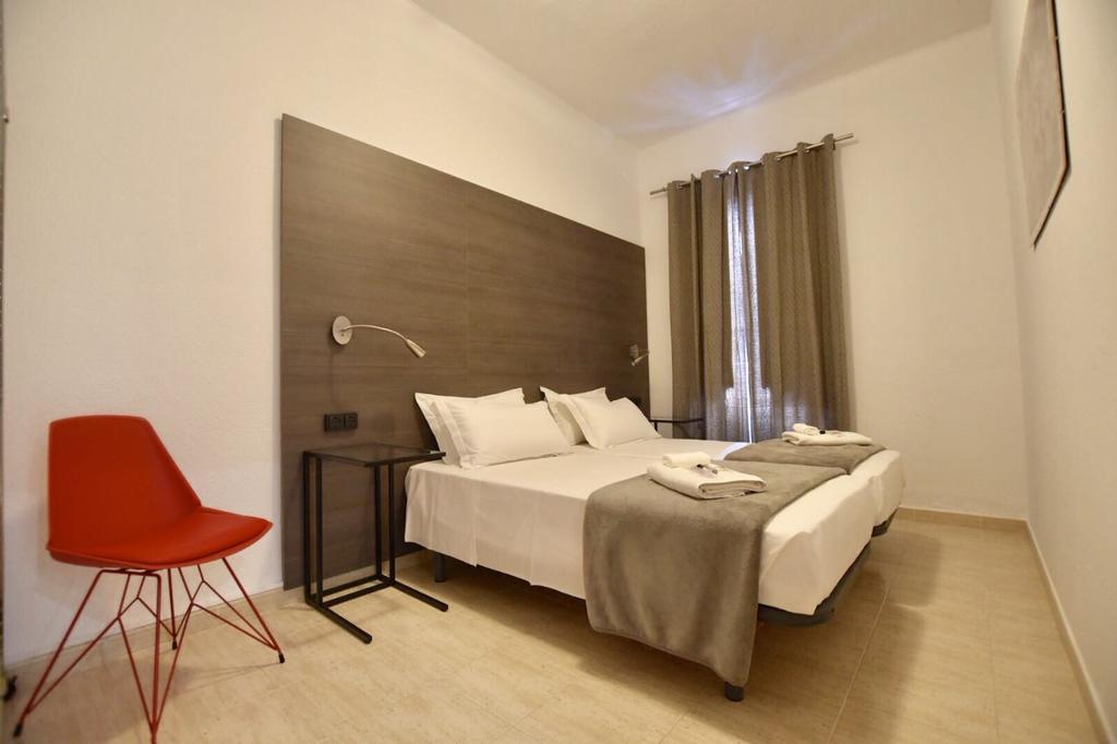 Quart Youth Hostel & Apartments Valenza Esterno foto